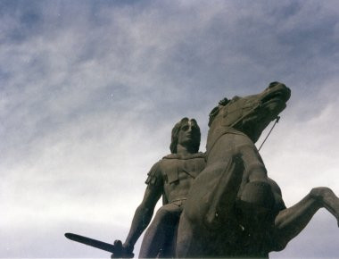 Νέα πνοή στα Σκόπια: Ο Ζάεφ, το άγαλμα του Μέγα Αλέξανδρου και το ζήτημα της ονομασίας